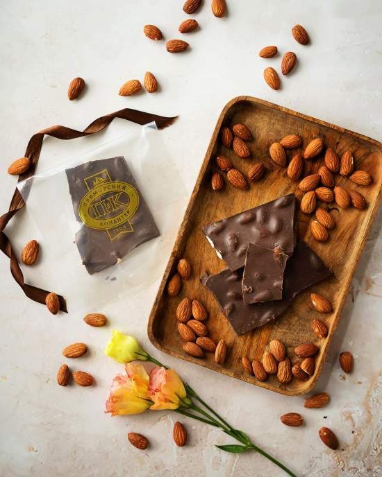 Тёмный шоколад LITTORAL с миндалём и фундуком!