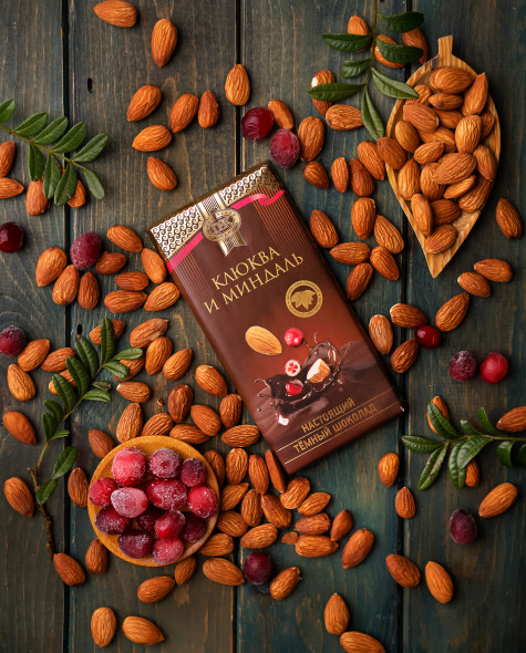 Тёмный с клюквой и миндалём