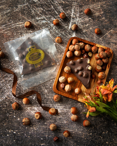 Тёмный ломанный с фундуком