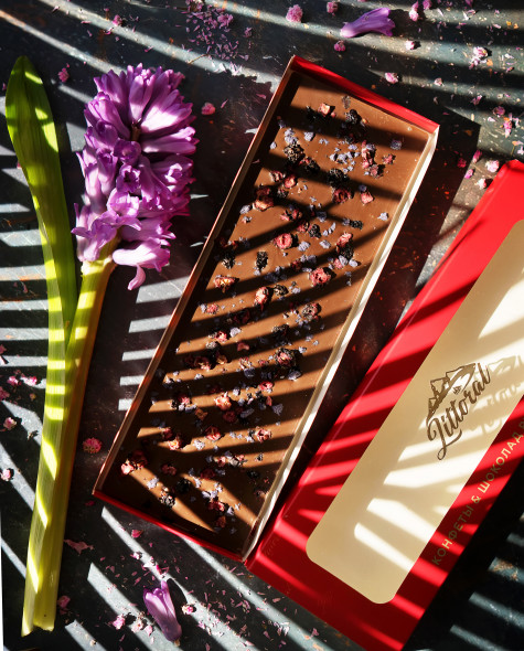 Тёмный с рябиной и фиалкой