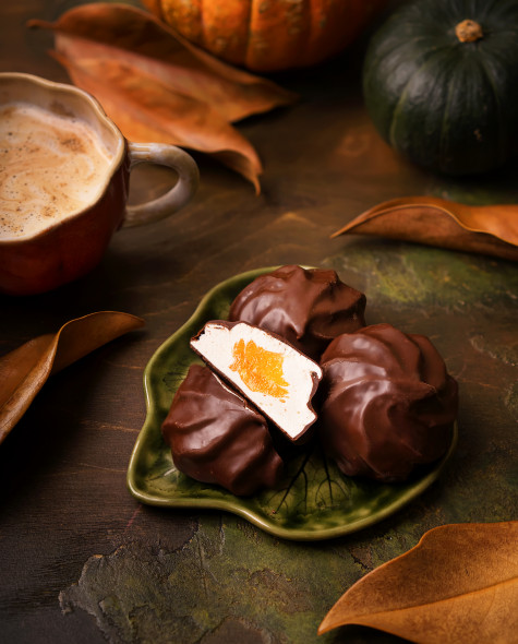 С желейной начинкой в тёмной глазури