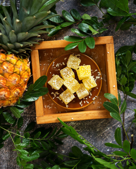 С ананасом в кокосовой стружке