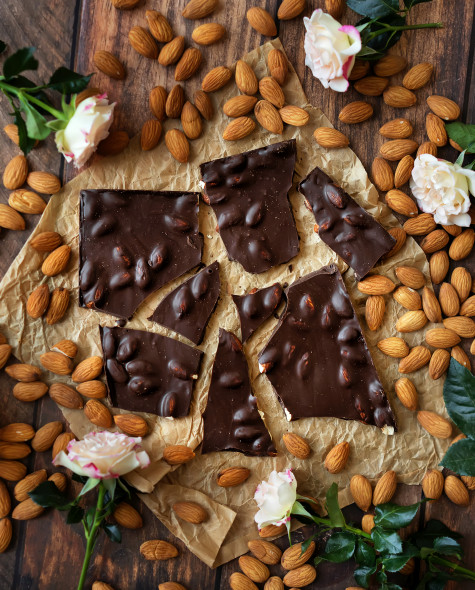 Тёмный ломанный с миндалём